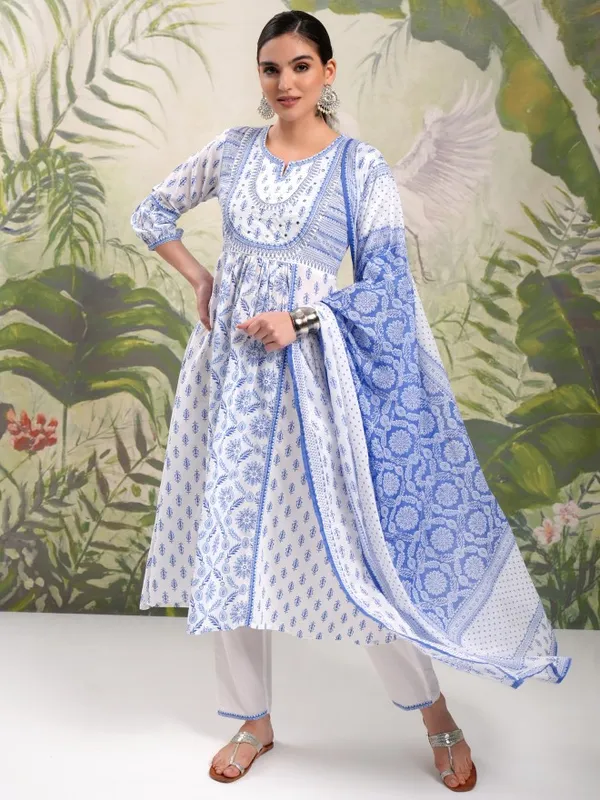 Women Kurta With Trousers & Dupatta