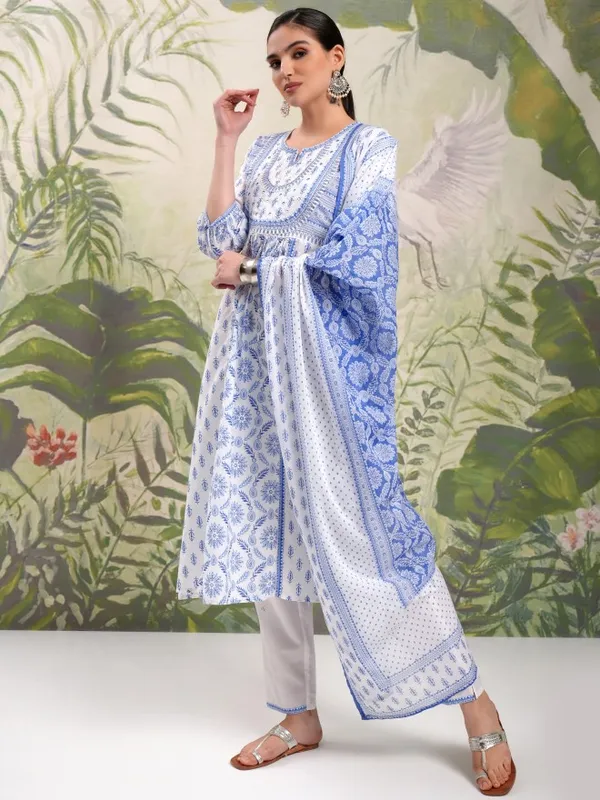 Women Kurta With Trousers & Dupatta