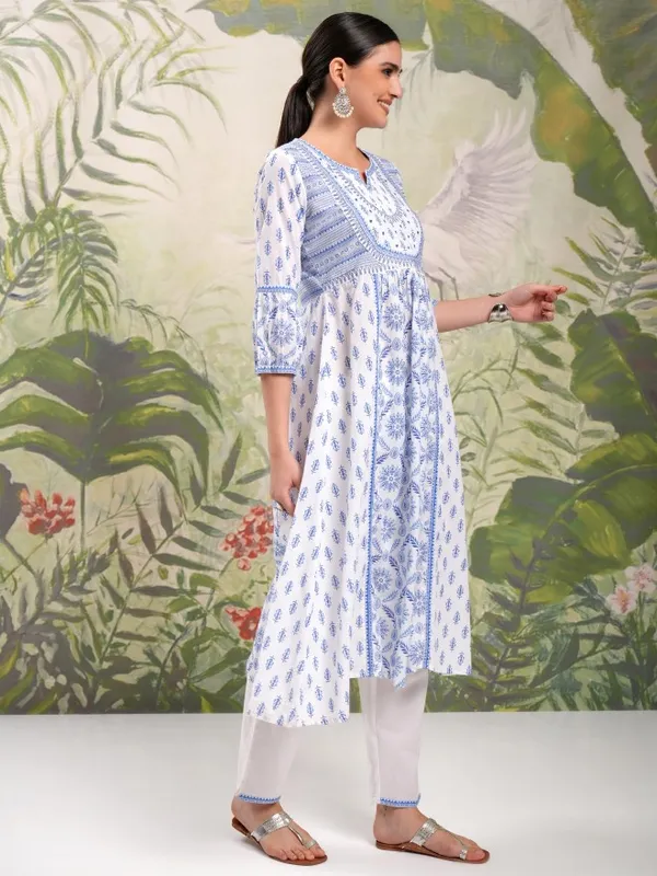 Women Kurta With Trousers & Dupatta