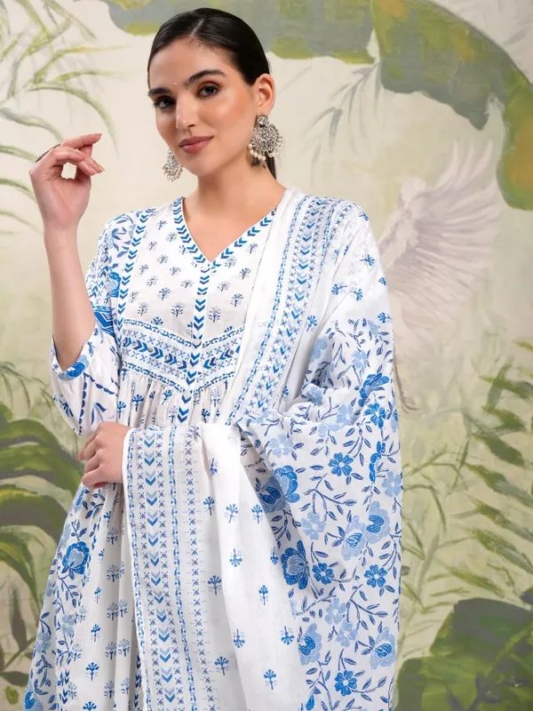 Women Kurta With Trousers & Dupatta