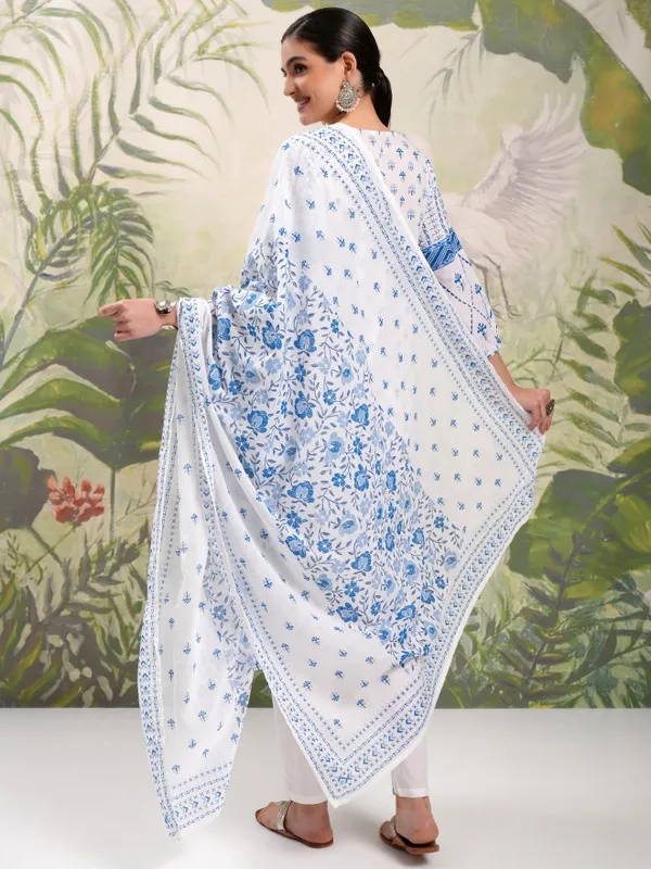 Women Kurta With Trousers & Dupatta