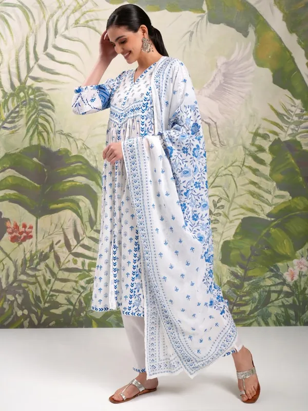 Women Kurta With Trousers & Dupatta