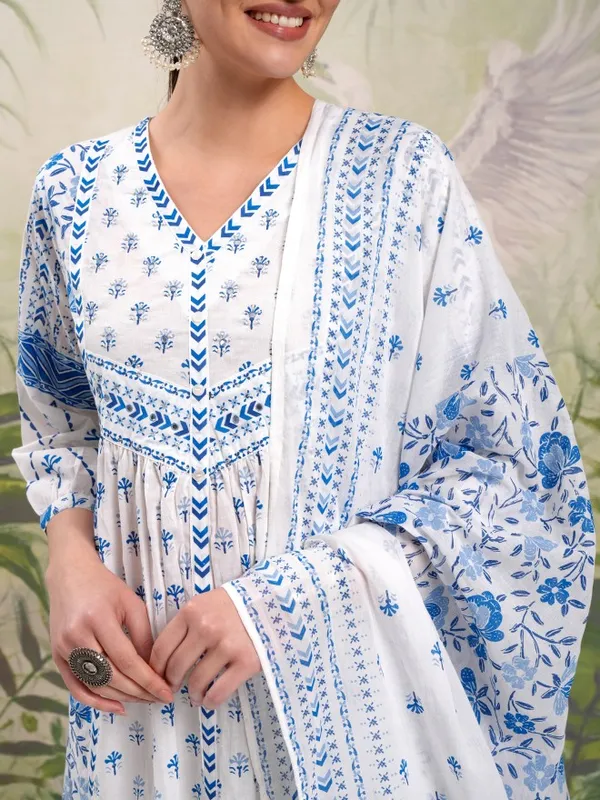Women Kurta With Trousers & Dupatta