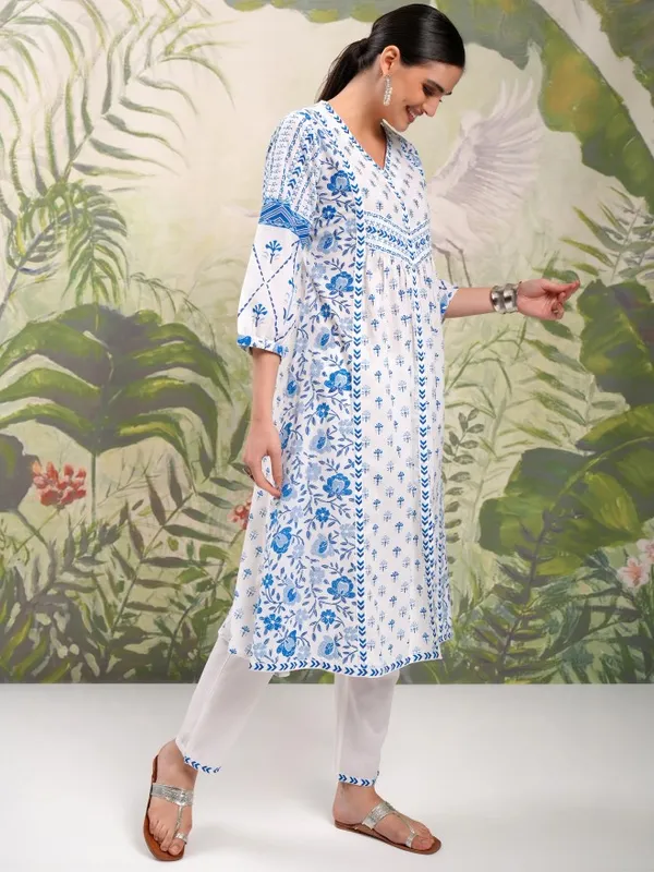 Women Kurta With Trousers & Dupatta