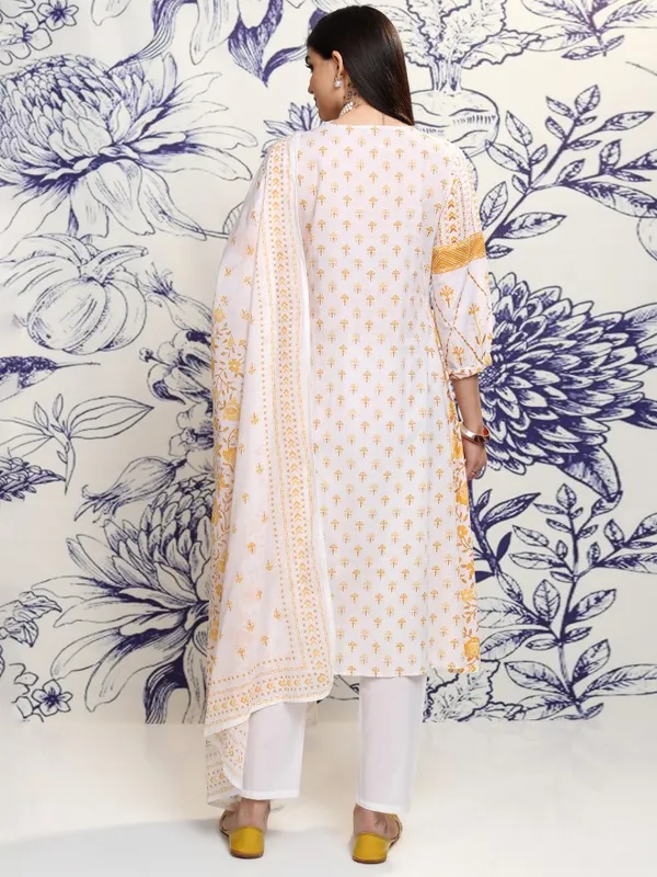 Women Kurta With Trousers & Dupatta