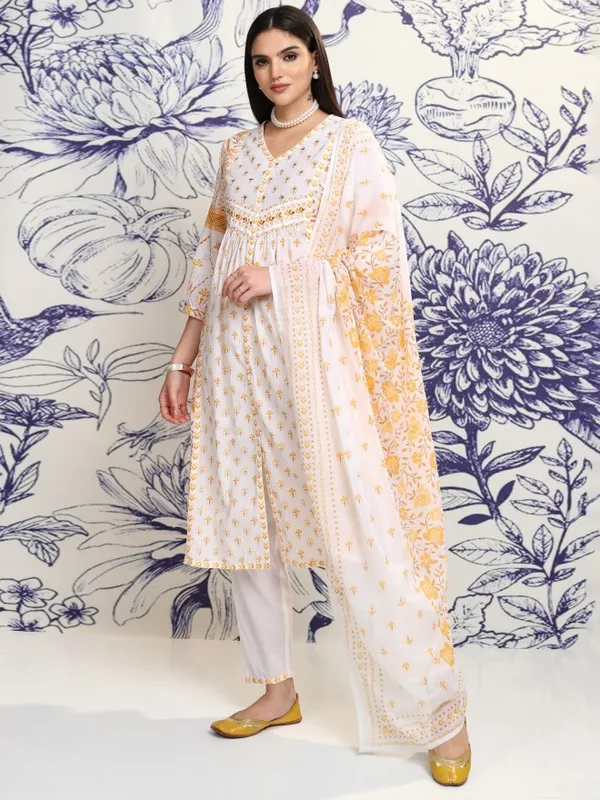 Women Kurta With Trousers & Dupatta