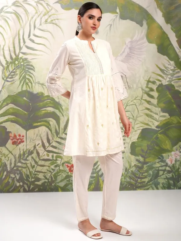 Vishudh Women Cream Embroidered Kurta With Trouser And Dupatta