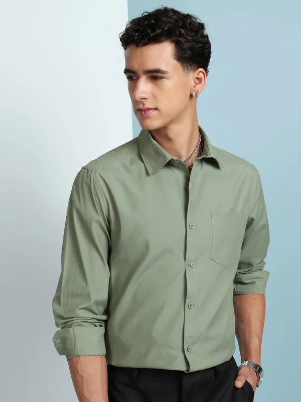 Highlander Men Green Solid Slim Fit Casual Shirt