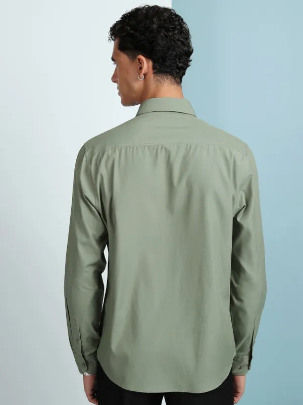 Highlander Men Green Solid Slim Fit Casual Shirt