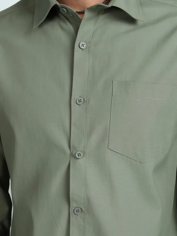 Highlander Men Green Solid Slim Fit Casual Shirt