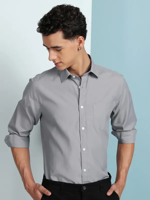 Highlander Men Grey Solid Slim Fit Casual Shirt