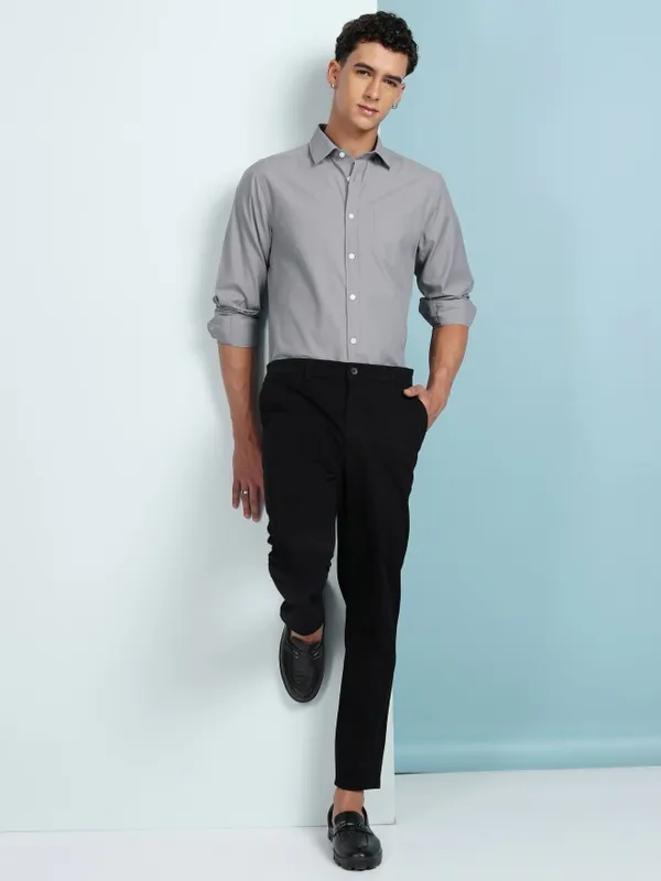 Highlander Men Grey Solid Slim Fit Casual Shirt
