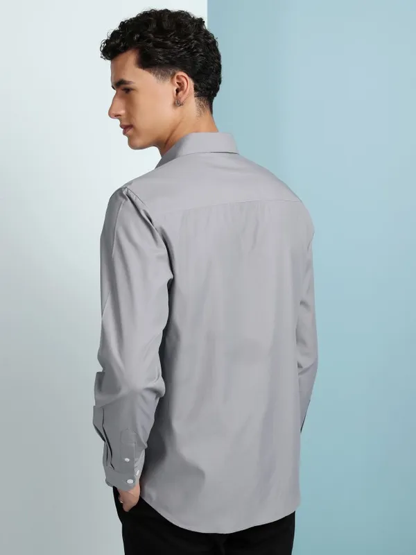 Highlander Men Grey Solid Slim Fit Casual Shirt