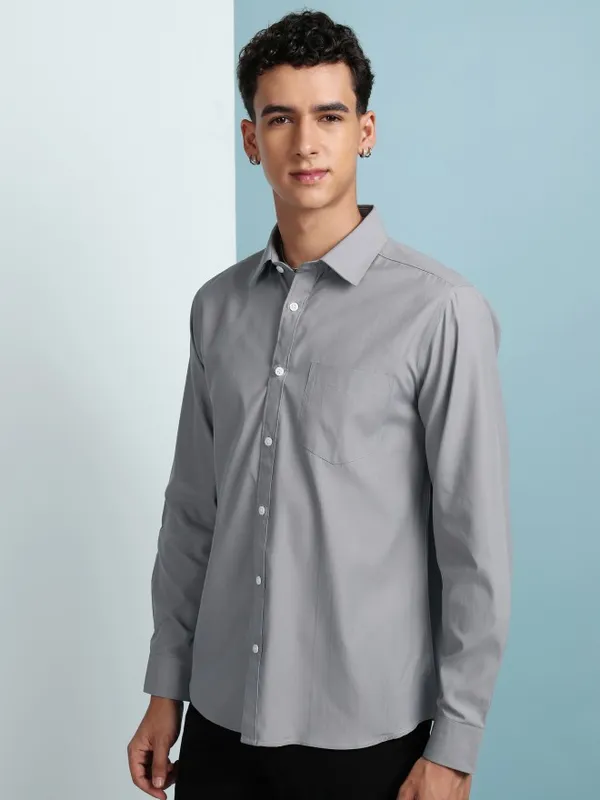 Highlander Men Grey Solid Slim Fit Casual Shirt
