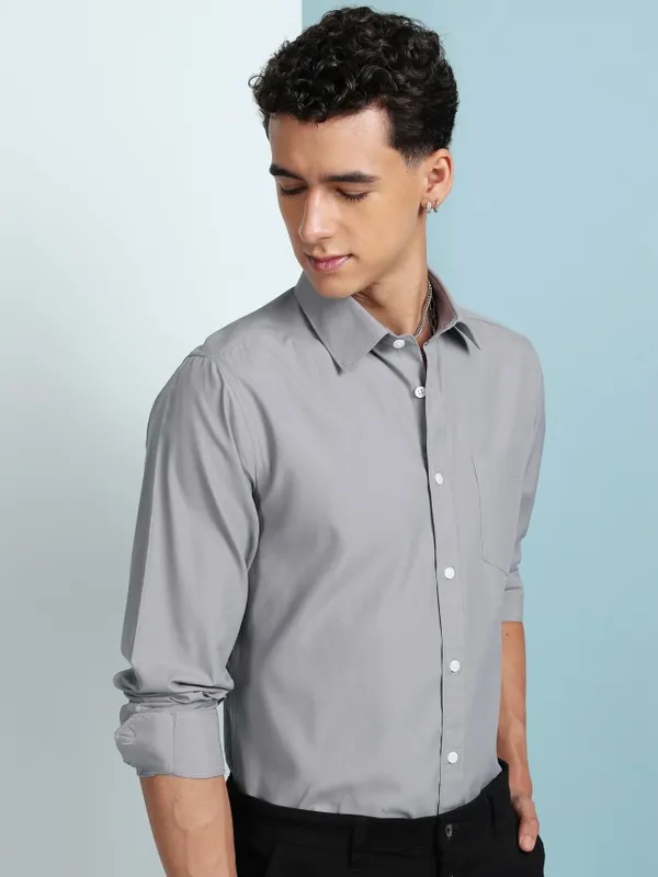 Highlander Men Grey Solid Slim Fit Casual Shirt