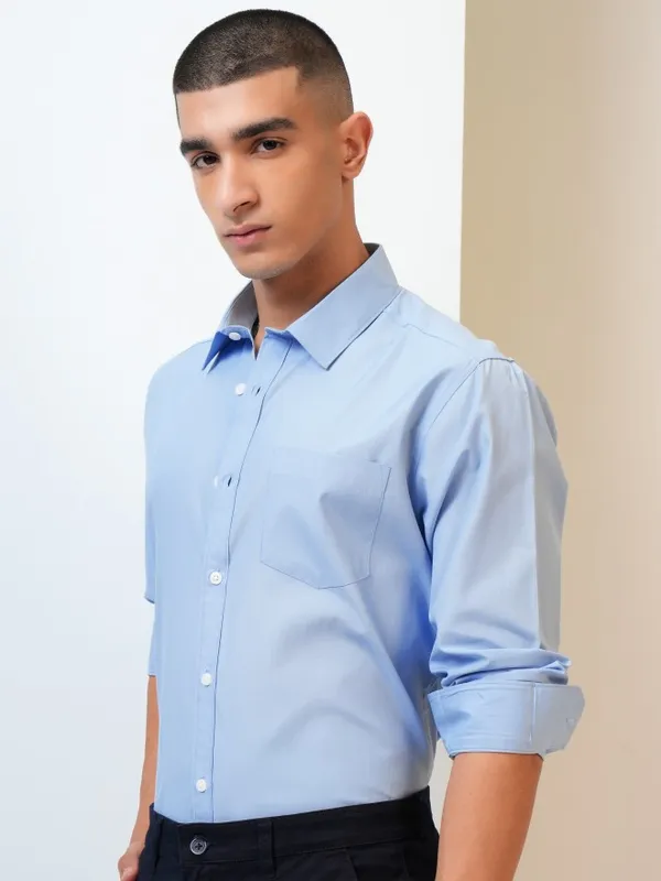  Highlander Men Blue Solid Slim Fit Casual Shirts