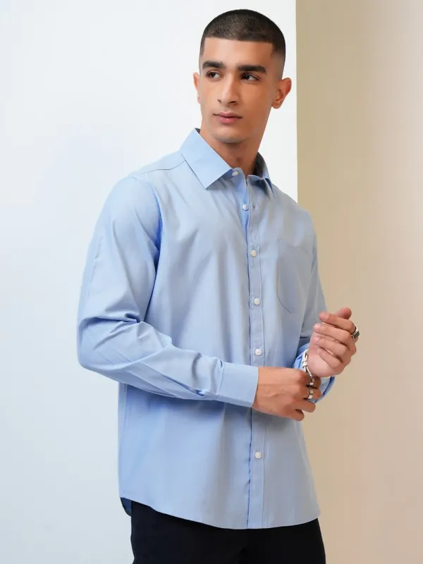  Highlander Men Blue Solid Slim Fit Casual Shirts