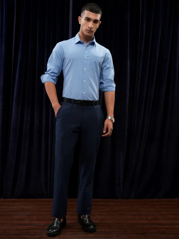 Highlander Men Blue Solid Slim Fit Casual Shirt