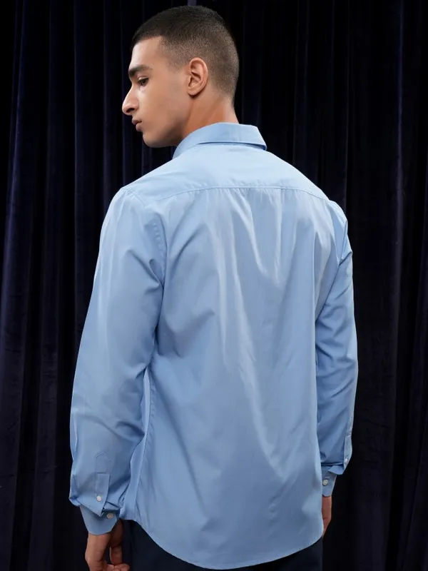 Highlander Men Blue Solid Slim Fit Casual Shirt