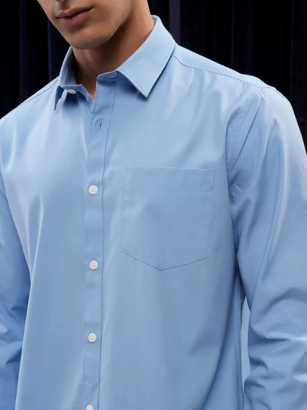 Highlander Men Blue Solid Slim Fit Casual Shirt