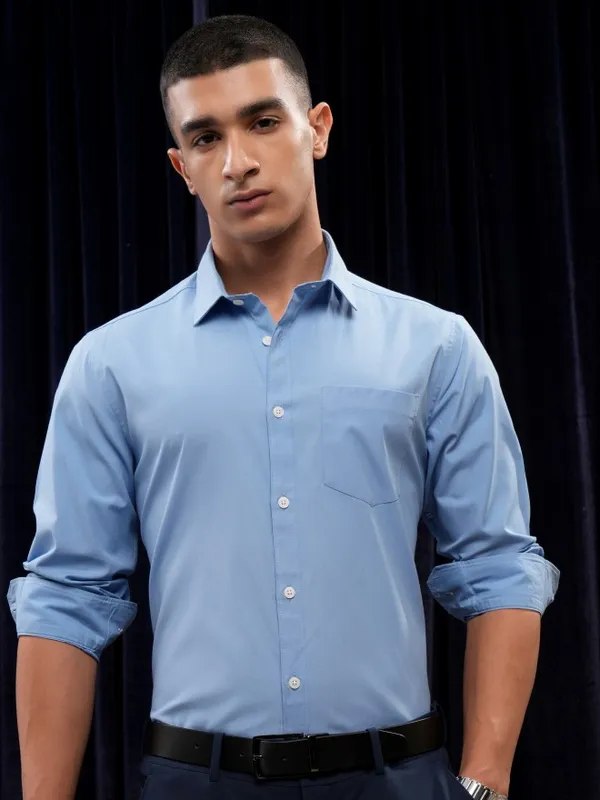 Highlander Men Blue Solid Slim Fit Casual Shirt