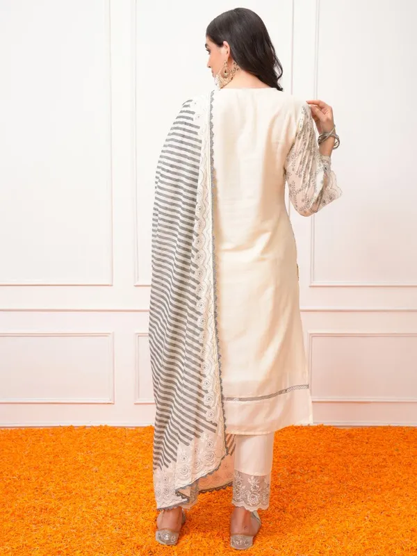 Vishudh Women Grey Embroidered Kurta With Trousers And Dupatta