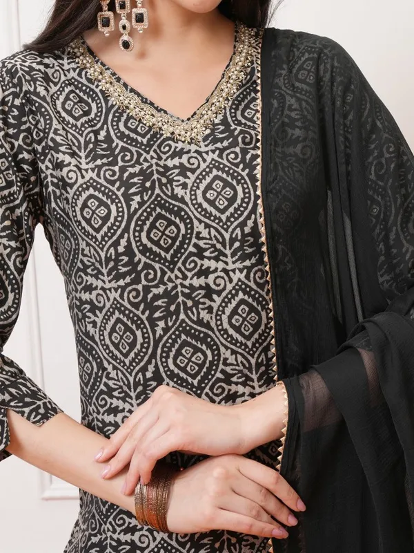 Vishudh Women Black Printed Kurta With Trouser And Dupatta