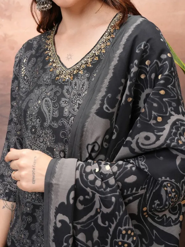  Vishudh Women Black Printed Kurta Sets