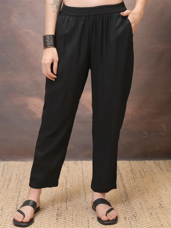  Vishudh Women Black Printed Kurta Sets