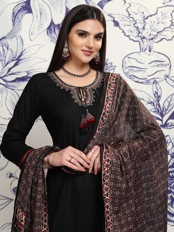 Vishudh Women Black Embroidered Kurta With Trousers And Dupatta