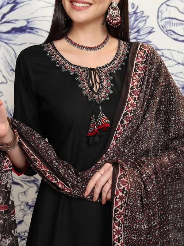 Vishudh Women Black Embroidered Kurta With Trousers And Dupatta