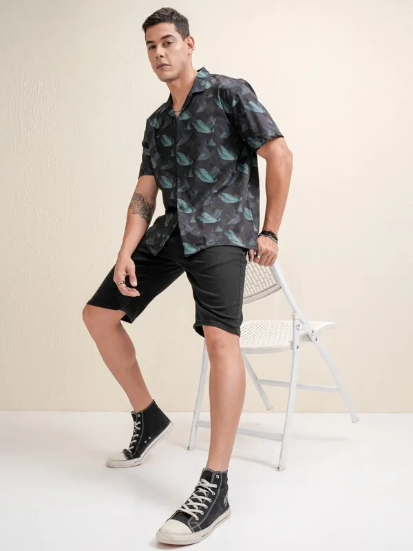 Locomotive Premium Men Black Printed Relaxed Fit Casual Shirt