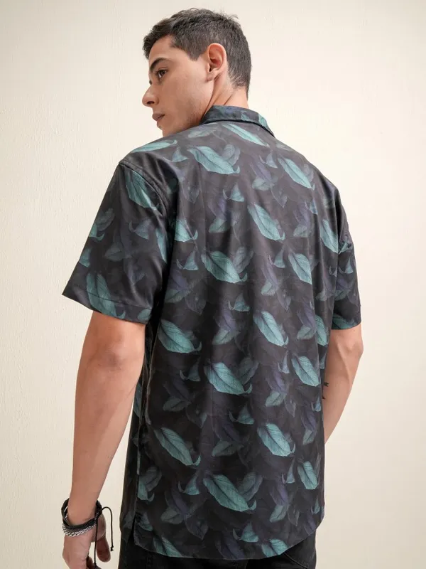 Locomotive Premium Men Black Printed Relaxed Fit Casual Shirt