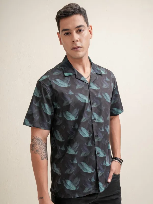 Locomotive Premium Men Black Printed Relaxed Fit Casual Shirt