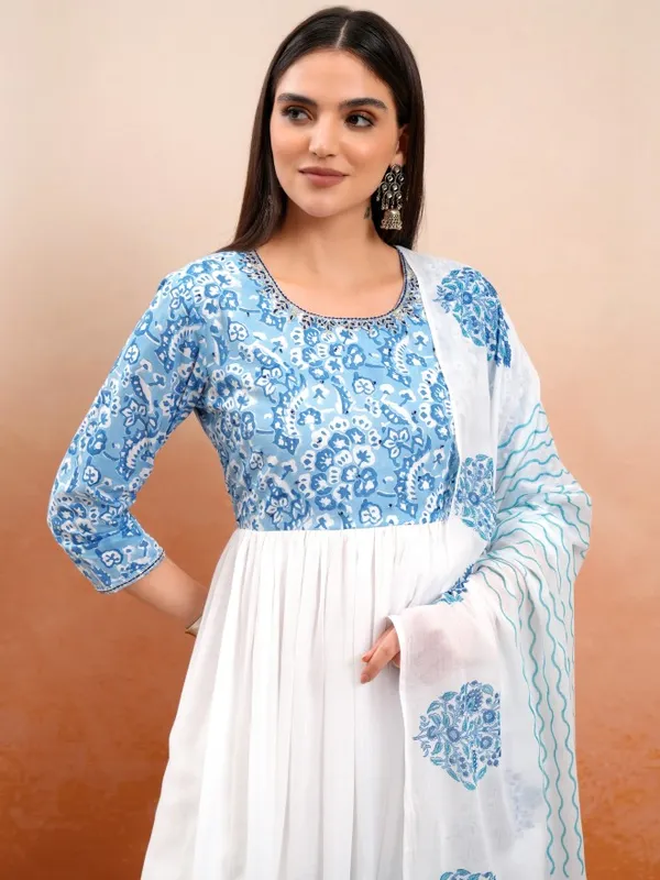 Women Kurta With Trousers & Dupatta