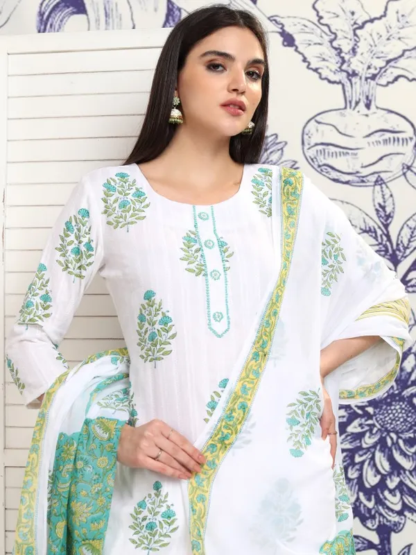 Women Kurta With Trousers & Dupatta