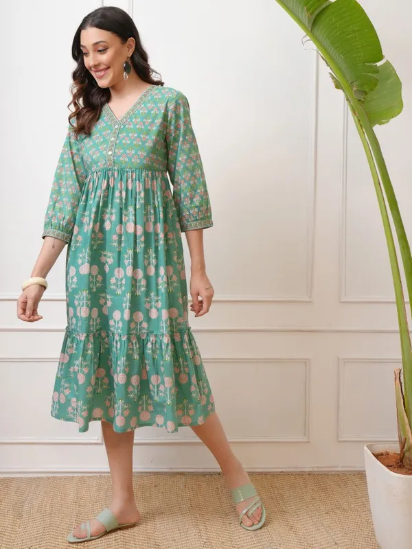 Vishudh Women Green Printed Fit and Flare Dress