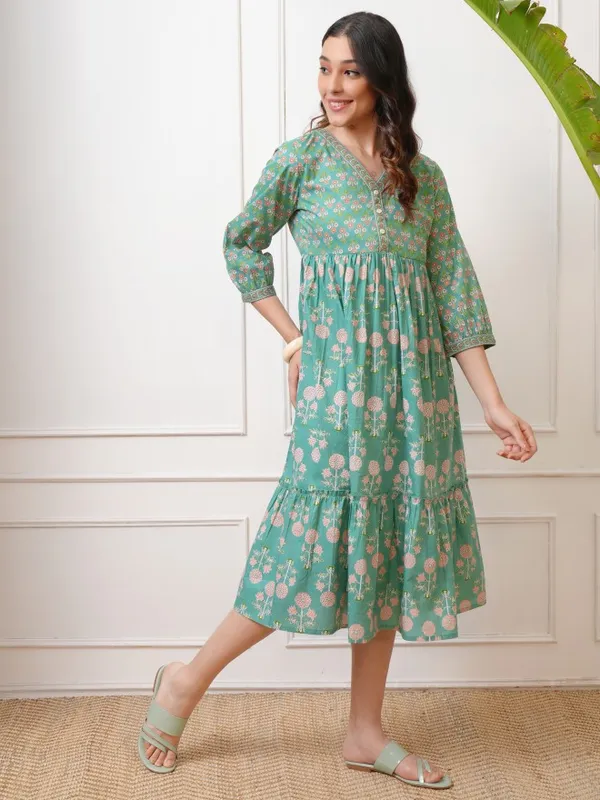 Vishudh Women Green Printed Fit and Flare Dress