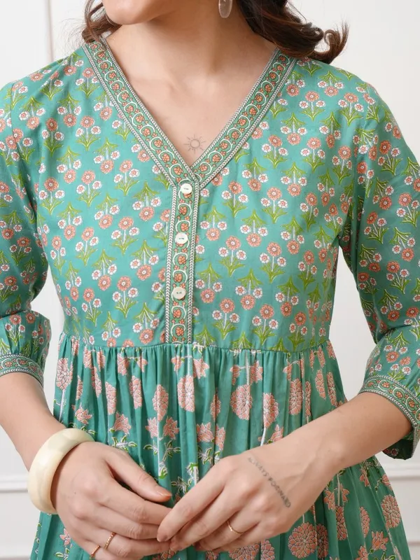 Vishudh Women Green Printed Fit and Flare Dress