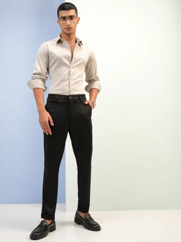 Highlander Men Black Tapered Fit Solid Casual Trousers