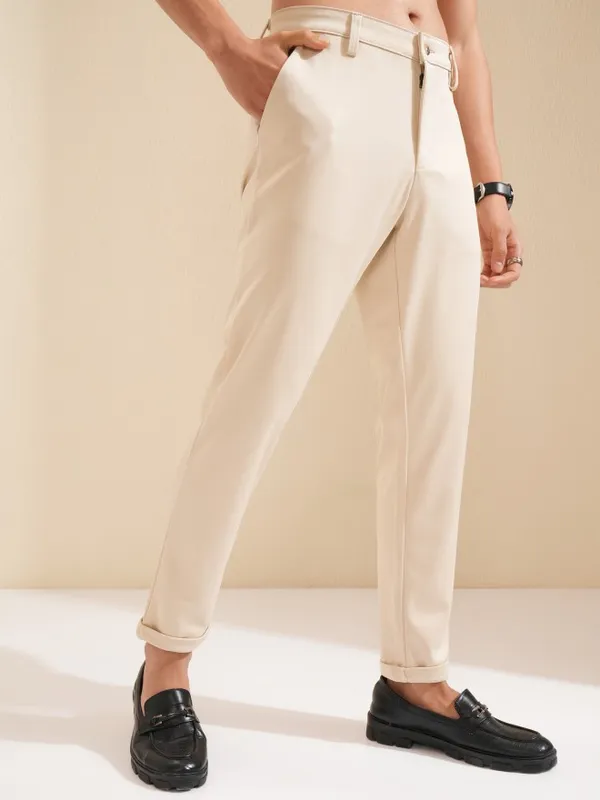 Highlander Men Beige Slim Fit Solid Chinos