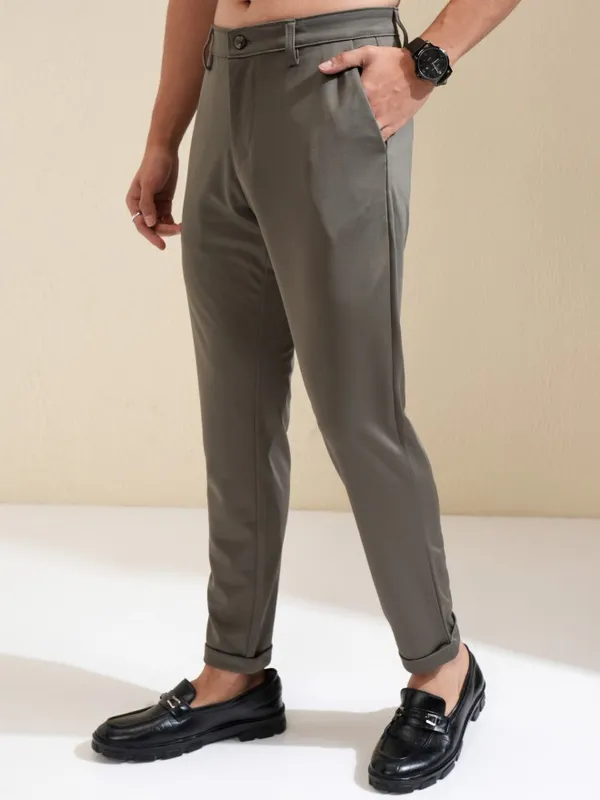 Highlander Men Green Slim Fit Solid Chinos