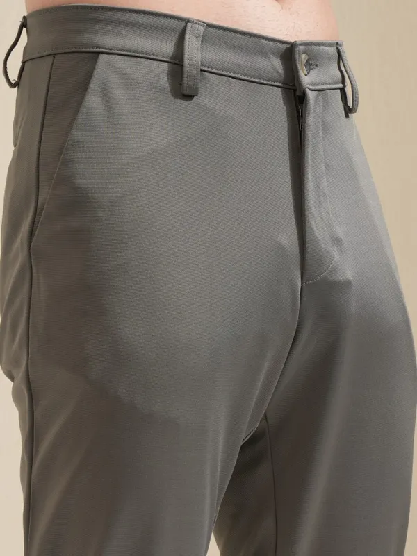 Highlander Men Green Slim Fit Solid Chinos