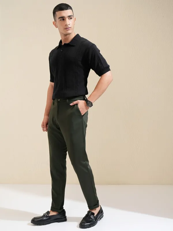 Highlander Men Olive Slim Fit Solid Chinos