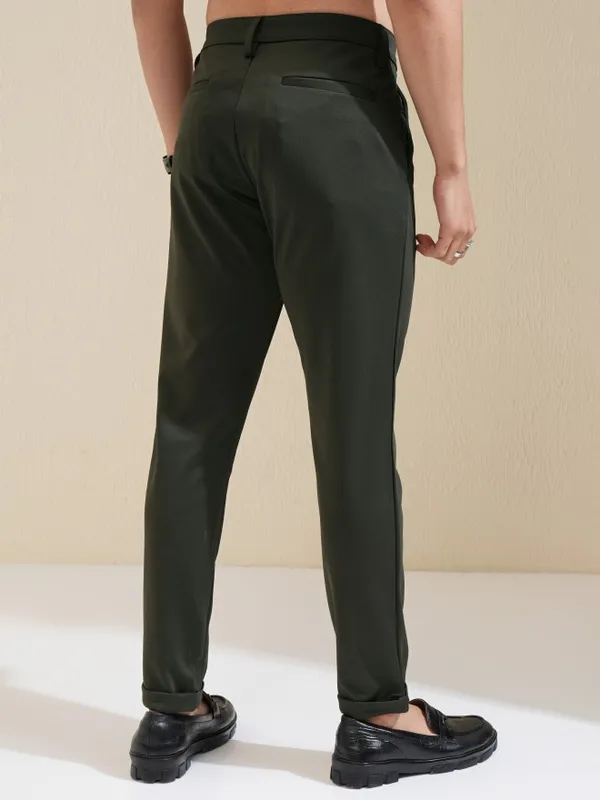 Highlander Men Olive Slim Fit Solid Chinos
