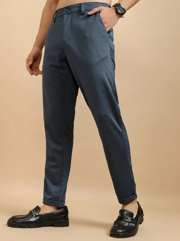 Highlander Men Blue Slim Fit Solid Chinos