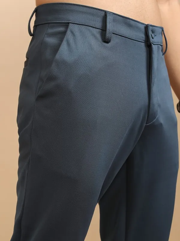 Highlander Men Blue Slim Fit Solid Chinos