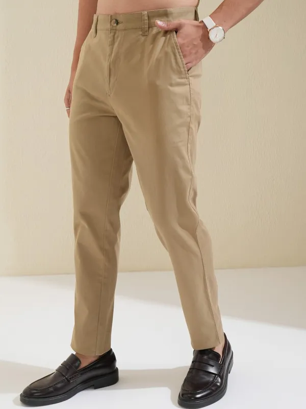 Highlander Men Khaki Tapered Fit  Solid Chinos