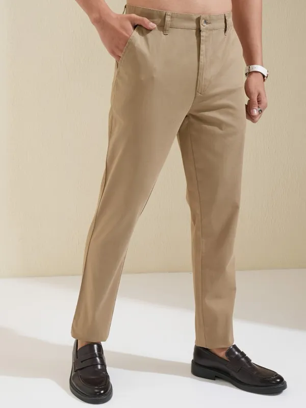 Highlander Men Khaki Tapered Fit  Solid Chinos