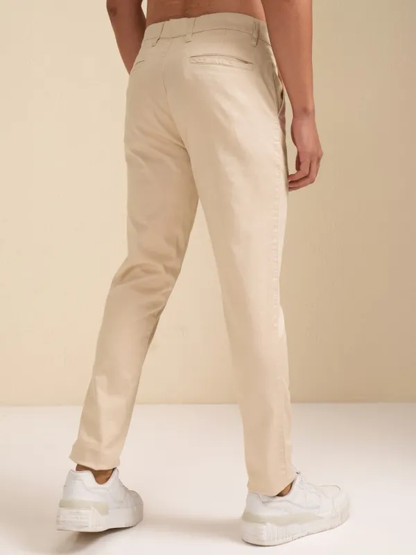 Highlander Men Beige Tapered Fit Solid Chinos